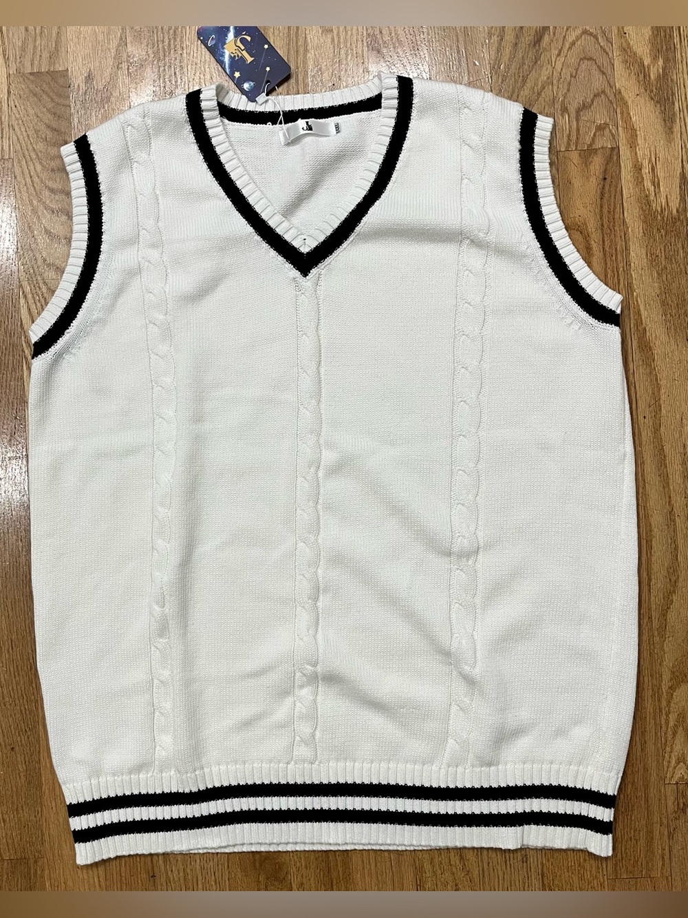 NWT.  4X V-neck sweater vest. B&W Crisp cotton, breathable, tennis, golf, yacht